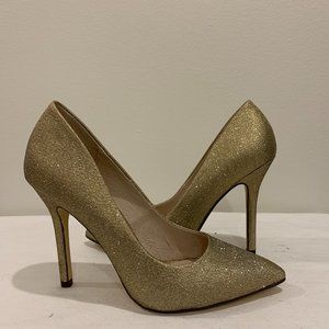 Menbur Gold Glitter Pumps